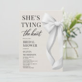 She's Tying The Knot White Ivory Bow Bridal Shower 招待状 (スタンド正面)