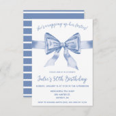 She's Wrapping Up Her Forties! Blue Bow Birthday 招待状 (正面/裏面)