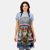 Shetland Sheepdog Christmas Red Truck Holiday エプロン (着用した状態)