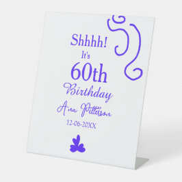 Shhそれは60歳の誕生日の追加の名前パープルスペインの r 台座サイン