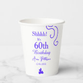 Shhそれは60歳の誕生日の追加の名前パープルスペインの r 紙コップ (裏面)
