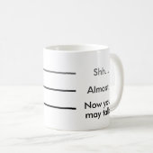 Shhほとんど今計量カップのコーヒーを話すことができます コーヒーマグカップ (正面右)