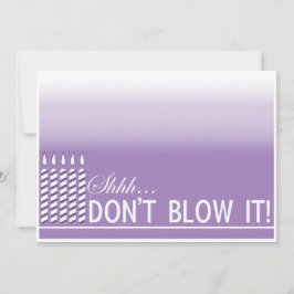 Shhサプライズ誕生日パーティーの招待 | パープル 招待状