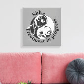 Shhトリートメント進行中、スクロールインとヤン キャンバスプリント (インサイチュ (リビング))