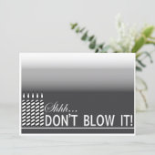 Shh驚きの誕生日のパーティの招待状|の黒 招待状 (スタンド正面)