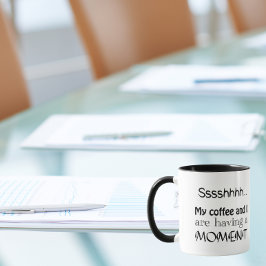 Shh、私のコーヒーと私は時間を持っている マグカップ
