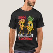 Shh No One Needs To Know Right Pizza Pineapple Haw Tシャツ (正面)