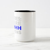 SHHHが起こるライブラリ図書館員勉強ギフト ツートーンマグカップ (中央)