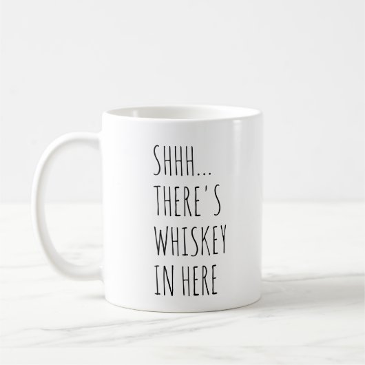 Shhh… ここにウィスキーがあります コーヒーマグカップ (左)