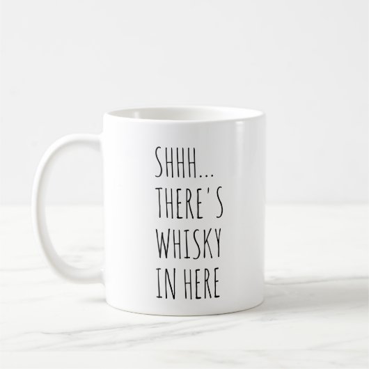 Shhh… ここにウィスキーがあります コーヒーマグカップ (左)