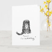 Shhh! 私は犬の漫画の挨拶状をめい想しています カード (黄色い花)