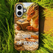 Shhh… 読書中 読書好きのドラゴン iPhone 16ケース