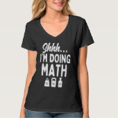 Shhh I'm Doing Math  Gym Workout Jokes Weight Lift Tシャツ (正面)