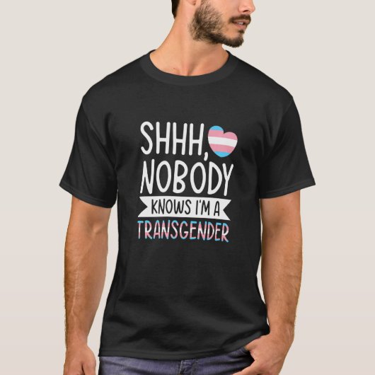 Shhh Nobody私がトランスジェンダーのLgbtqゲイPridであることを知らない Tシャツ (正面)