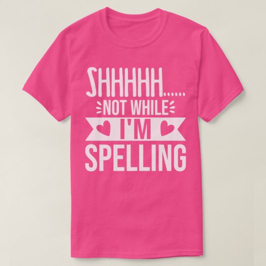 Shhh Not おもしろい While ImスペルチェックBee Speller Champ Tシャツ (デザイン正面)