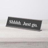 Shhhhジャストゴーおもしろいオフィスのギフトデスク名プレート デスクネームプレート (正面)