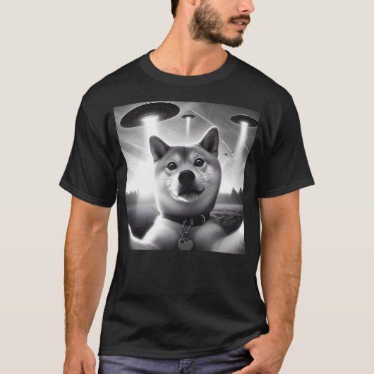 Shiba Inu Dog Dad Mom Funny Graphic Selfie UFOs We Tシャツ (正面)