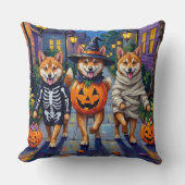 Shiba Inu Dogs in Halloween Costumes クッション (正面)