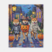 Shiba Inu Dogs in Halloween Costumes フリースブランケット (正面)