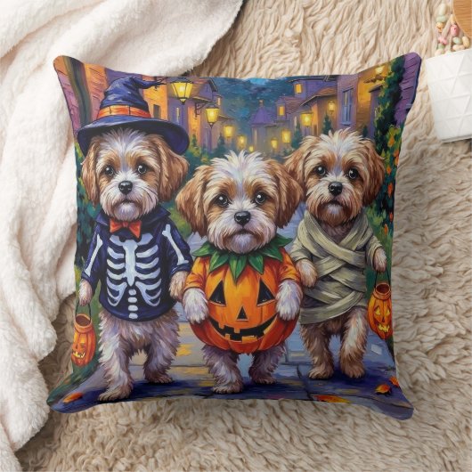 Shih Tzu Dogs Trick-or-Treating Halloween Costumes クッション (ブランケット)
