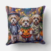 Shih Tzu Dogs Trick-or-Treating Halloween Costumes クッション (裏面)