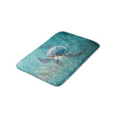 Shimmering Turquoise Sea Turtle | Coastal バスマット (アングル)
