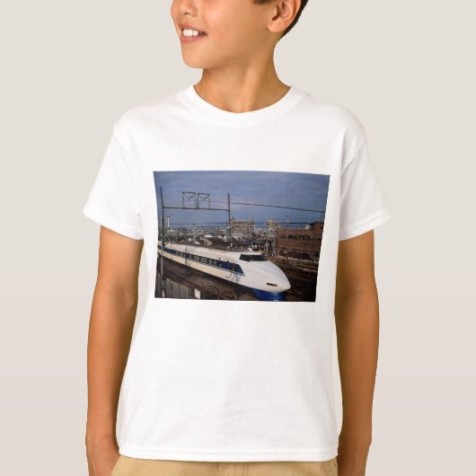 Shinkansenか超特急、京都、日本 Tシャツ (正面)