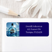 Ship in a Bottle Floating on the Ocean ラベル (インサイチュ)