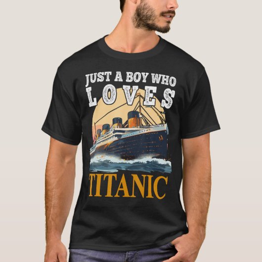 Ship Just A Boy Who Loves Titanic Boat Titanic Boy Tシャツ (正面)