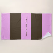 Shirley Taylorによるピンクストライプとチョコレートブラウン ビーチタオル (正面)