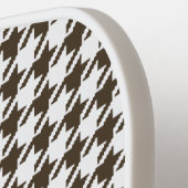 Shirley Taylorによる千鳥格子のブラウンコンビネーション ピックルボールラケット (左詳細)