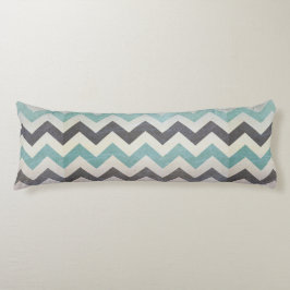 Shirley Taylorによる金属テクスチャ上のシェブロン模様 ボディピロー