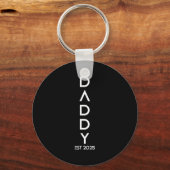 Shirt Daddy Est 2025 New Dad Baby Reveal Gift Tee  キーホルダー (正面)