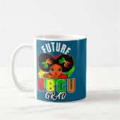 Shirt Future Hbcu 卒業 歴史 ブラック コーヒーマグカップ (左)