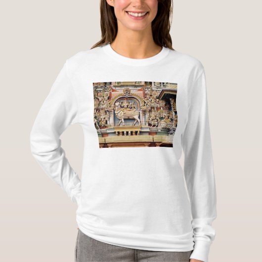 ShivaおよびParvatiの乗馬を描写するレリーフ、浮き彫り Tシャツ (正面)