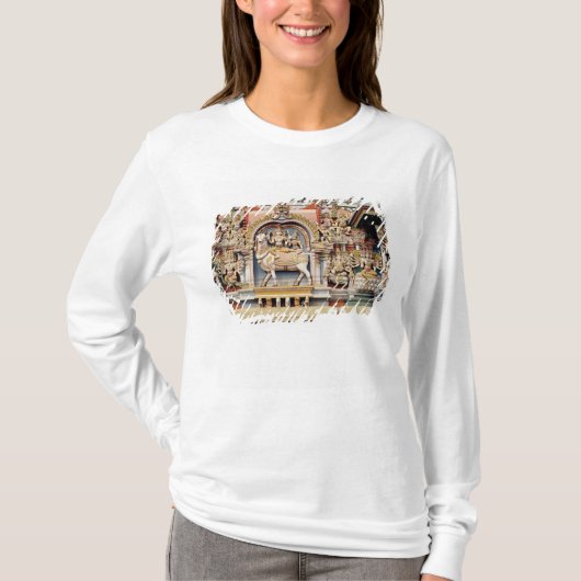 ShivaおよびParvatiの乗馬を描写するレリーフ、浮き彫り Tシャツ (正面)