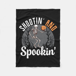 ShootinとSpookinスケルトンのバスケットボール選手Ha フリースブランケット