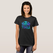 Shop Full Of Tools Car Mechanic Vehicle Technician Tシャツ (正面フル)