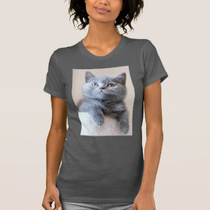Shorthair灰色のイギリスの猫 Tシャツ