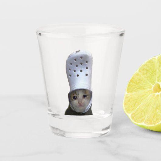 Shot Glass Crying Cat Croc Hat Meme ショットグラス (正面)