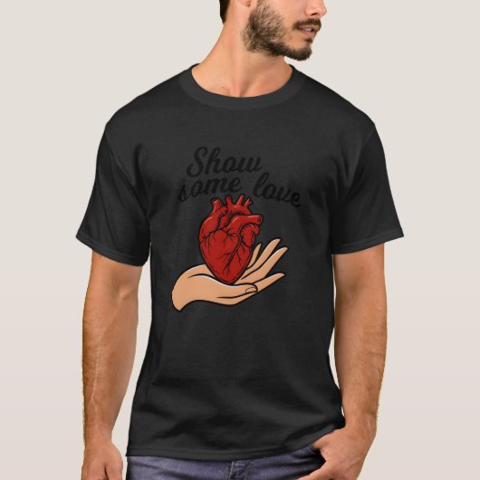 Show Love with a Heartfulouch girl Tシャツ (正面)