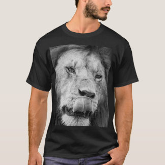 Show Your Strength with Our Lion Print Shirt Tシャツ