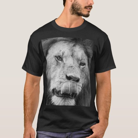 Show Your Strength with Our Lion Print Shirt Tシャツ (正面)