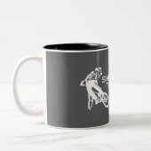 Shred The Whole Enchilada Moab Utah ツートーンマグカップ (左)