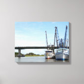 Shrimp boats moored キャンバスプリント (正面)