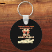 Shuffleboard Player Beer  キーホルダー (正面)