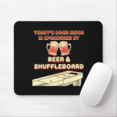 Shuffleboard Player Beer  マウスパッド (マウス)