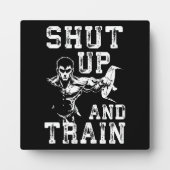 Shut Up And Train – アニメボディビルジムトレーニング フォトプラーク (正面)