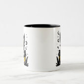 Shut Your Front Door – Haunted House Ghost Joke ツートーンマグカップ (中央)