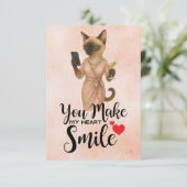 Siamese Catが携帯電話を見ている サンキューカード (スタンド正面)